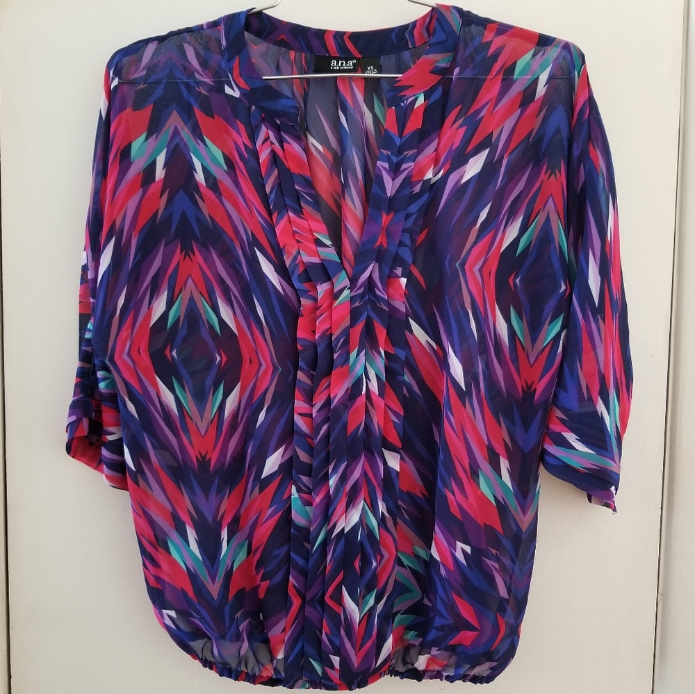 BOGO 🌿 NWOT a.n.a Geometeic Midsleeve Blouse